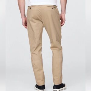 Men's GAP modern khaki in slim fit